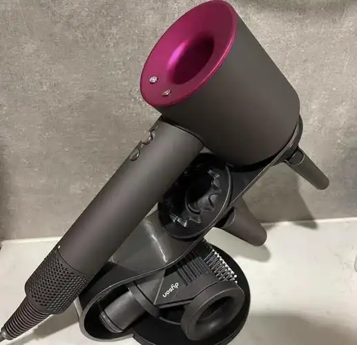 齐肩卷发型设计技巧_齐肩卷特点作用_女明星齐肩卷发