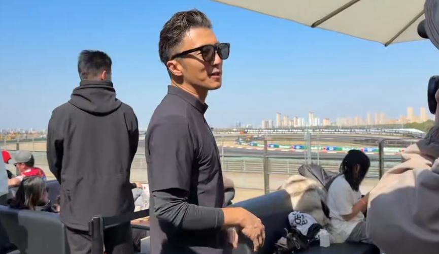 这瓜吃到撑！谢霆锋黄景瑜热搜不断，看明星热点这几款App好用到飞起！