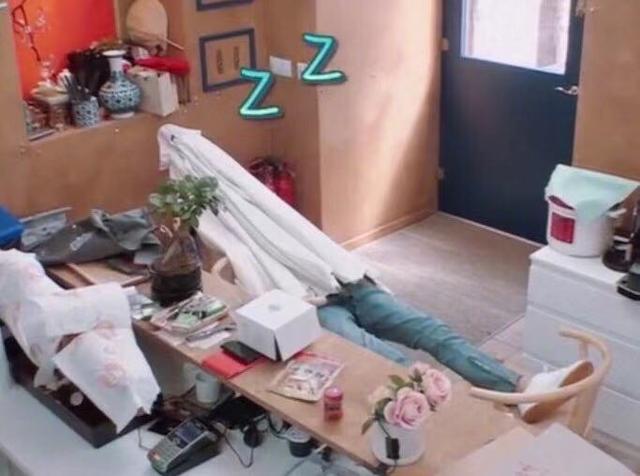 明星奇葩睡姿_女明星睡姿照片_古力娜扎睡觉照片