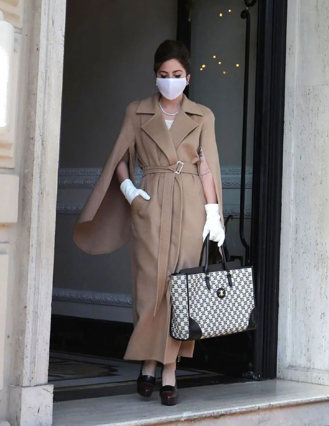 女明星红毯穿搭_晚装女明星_春季时尚趋势