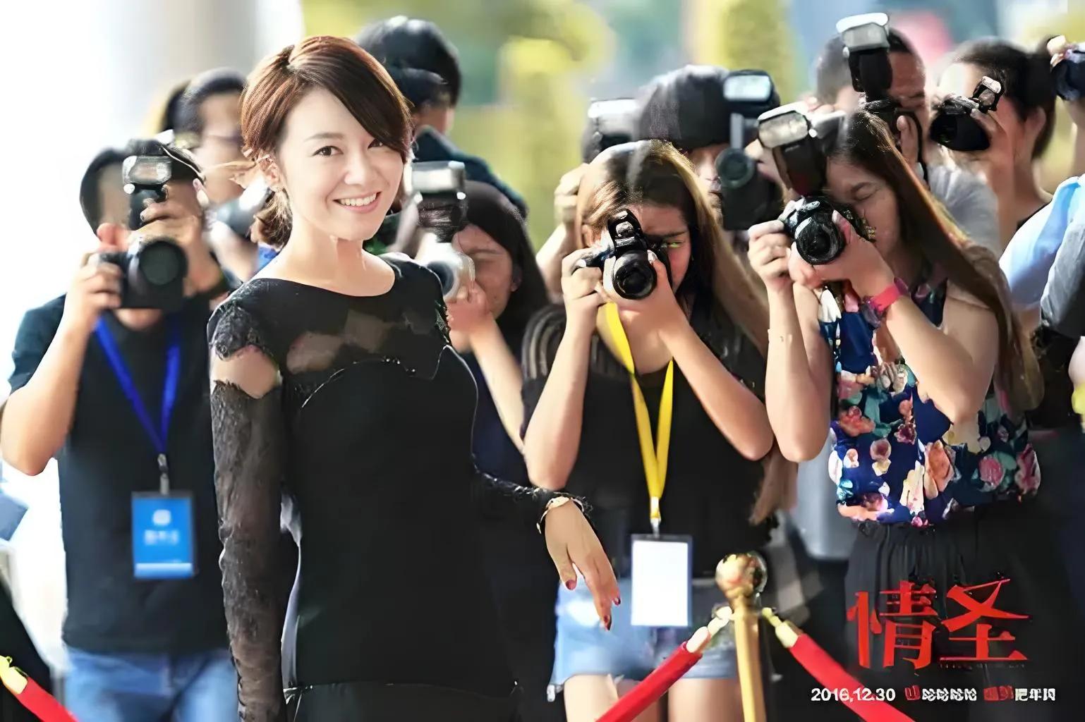 长发的女明星_年轻时长得一般的女星_年过40越来越有韵味的女星