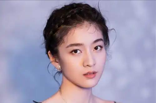 杨幂没分寸感行为_娱乐圈吻戏图片_娱乐圈没有分寸感明星